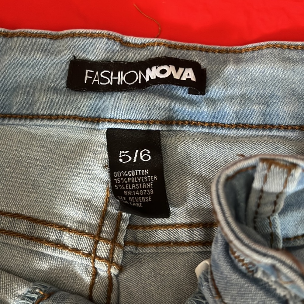 Fashion Nova Skinny Jeans - Picture 4 of 8
